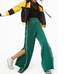 GREEN STRIPED TEARAWAY PANTS FOREVER 21 sporty